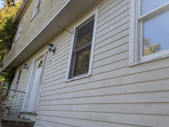 17 Ferry Rd, Methuen, MA 01844