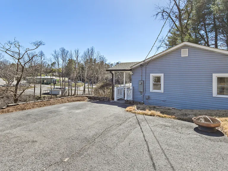 10 Laban Ln — Photo 27