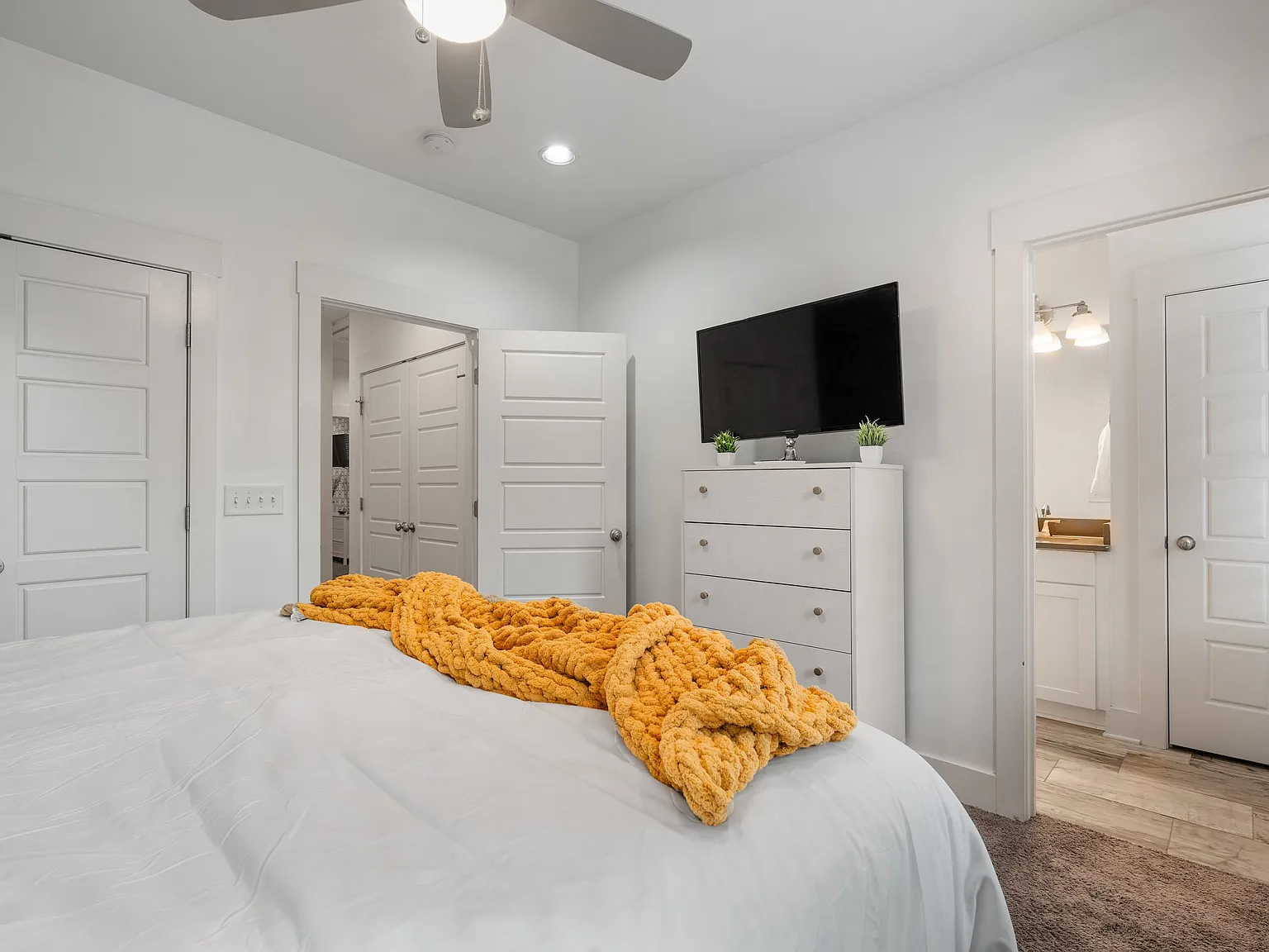 4 bed, 1850 sqft, $1,300 — Photo 2