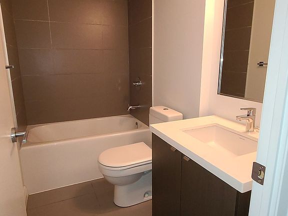 5th image of 155 Yorkville Ave #1013