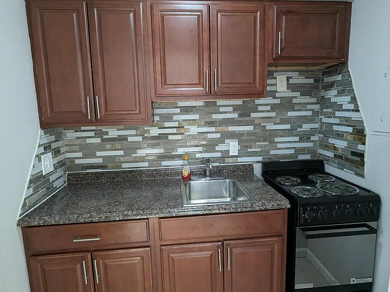 142 Alexander Ave #C3 — Photo 4