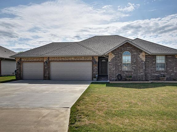 1206 Aaron Ave-2
