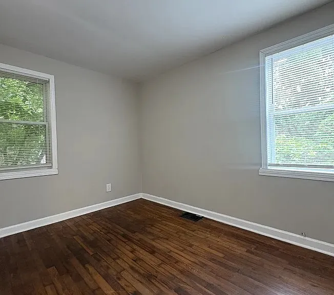 1648 Mary George Ave NW — Photo 9
