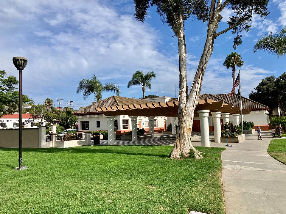 La Colonia Park adjacent to Solana Park Apartments in Solana Beach, California.