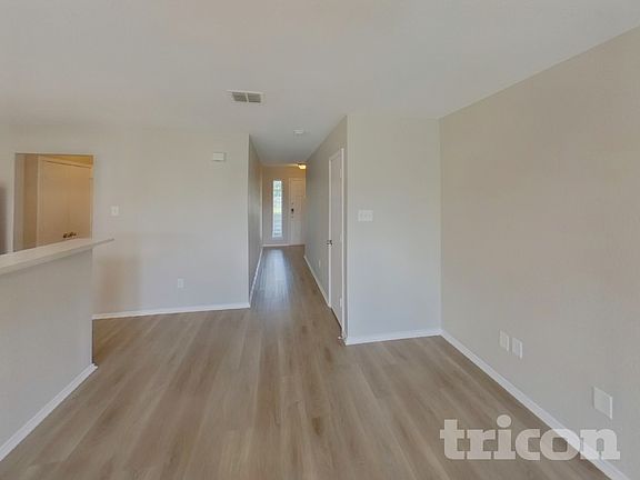 3rd image of 1461 Pine Ln