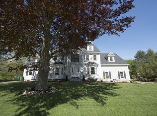 9 Lovejoy Rd, Andover, MA 01810