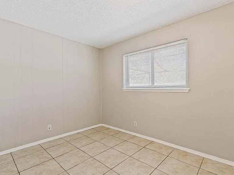 304 Carnival Dr — Photo 28