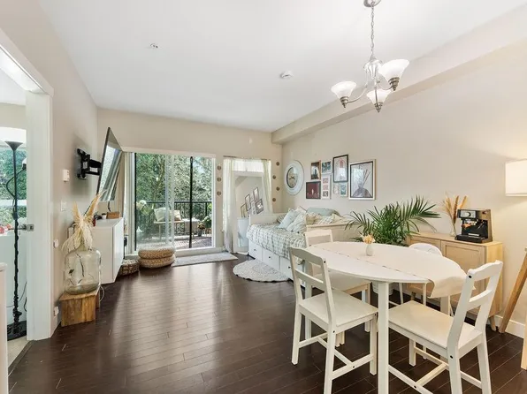 9655 King George Blvd #211, Surrey, BC V3T 0C7