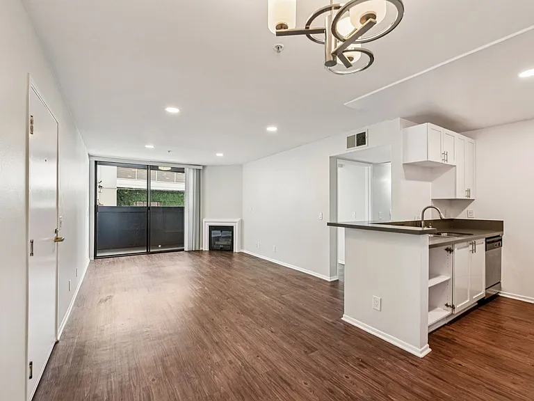 1223 Federal Ave — Photo 107