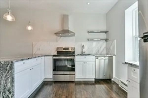 35 Swallow St #3 — Photo 2