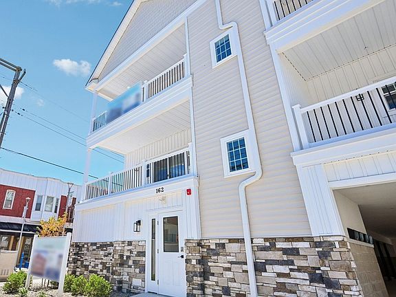 2nd image of 162 E Garfield Ave #107