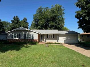 1804 Monument Rd, Ponca City, OK 74604