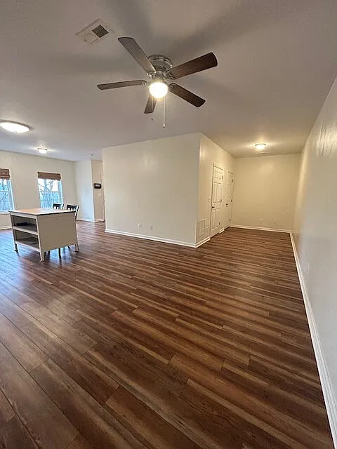 3 bed, 2.5 bath, 1616 sqft, $2,100 — Photo 2