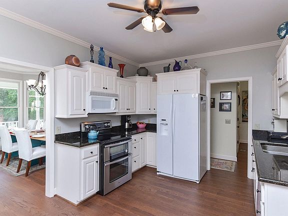 3rd image of 108 Branch Hill Ln