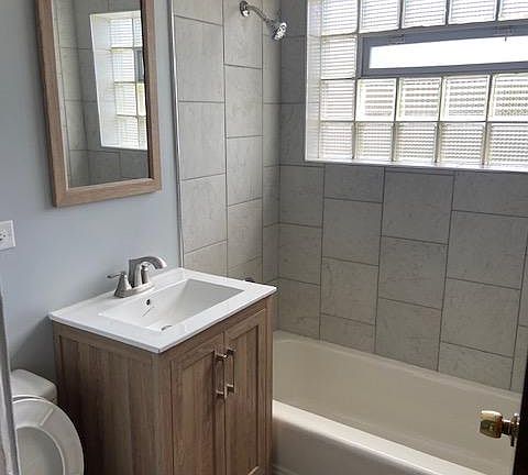 5th image of 9242 S Euclid Ave APT 2