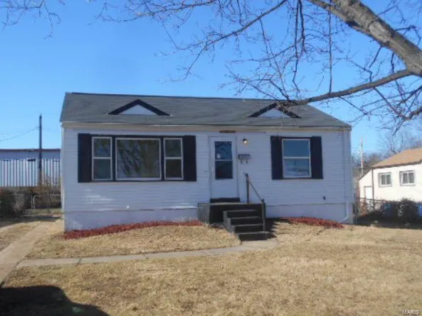 6011 Napier Dr, Saint Louis, MO 63134