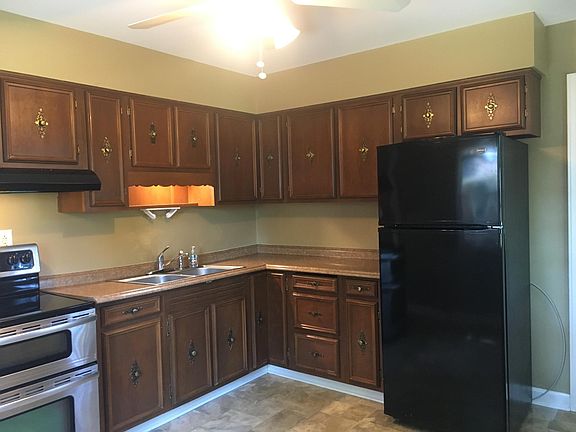 Lots of cabinet space. Appliances stay. Double oven!