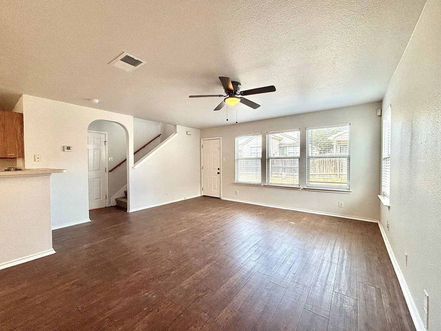 Beautiful home in the desirable Gardens at Woodlake community! — Photo 4
