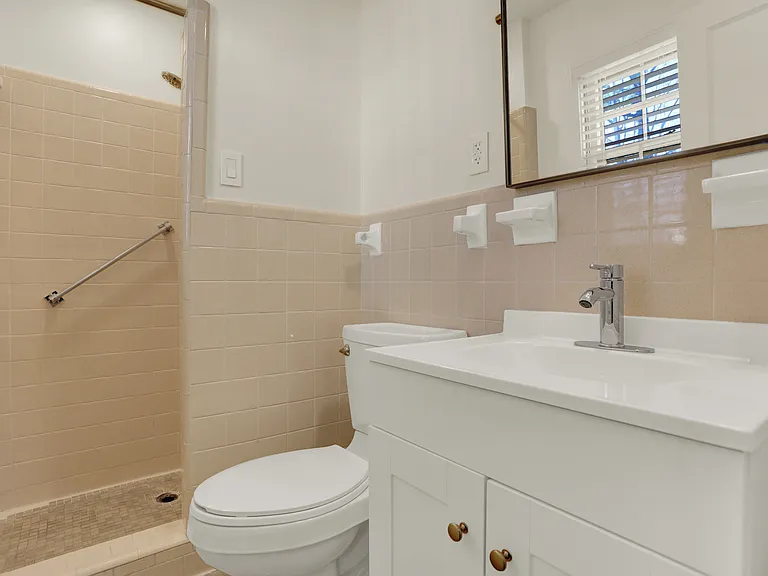 2058 Chatham Cv — Photo 29