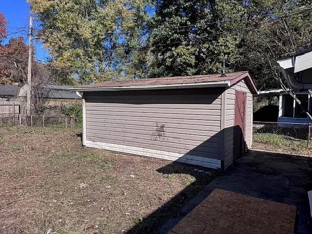 734 Saint Nicholas Dr — Photo 21