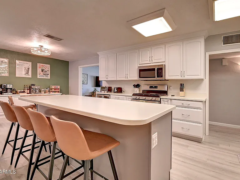 1027 W 19th St — Photo 23