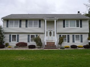 2 Angela Ct, East Hanover, NJ 07936