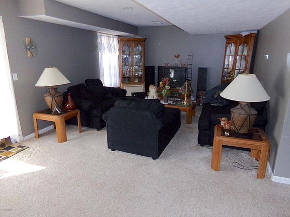 4th image of 2440 Maguire Ave NE