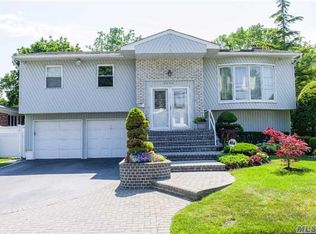 2696 Clubhouse Rd, Merrick, NY 11566