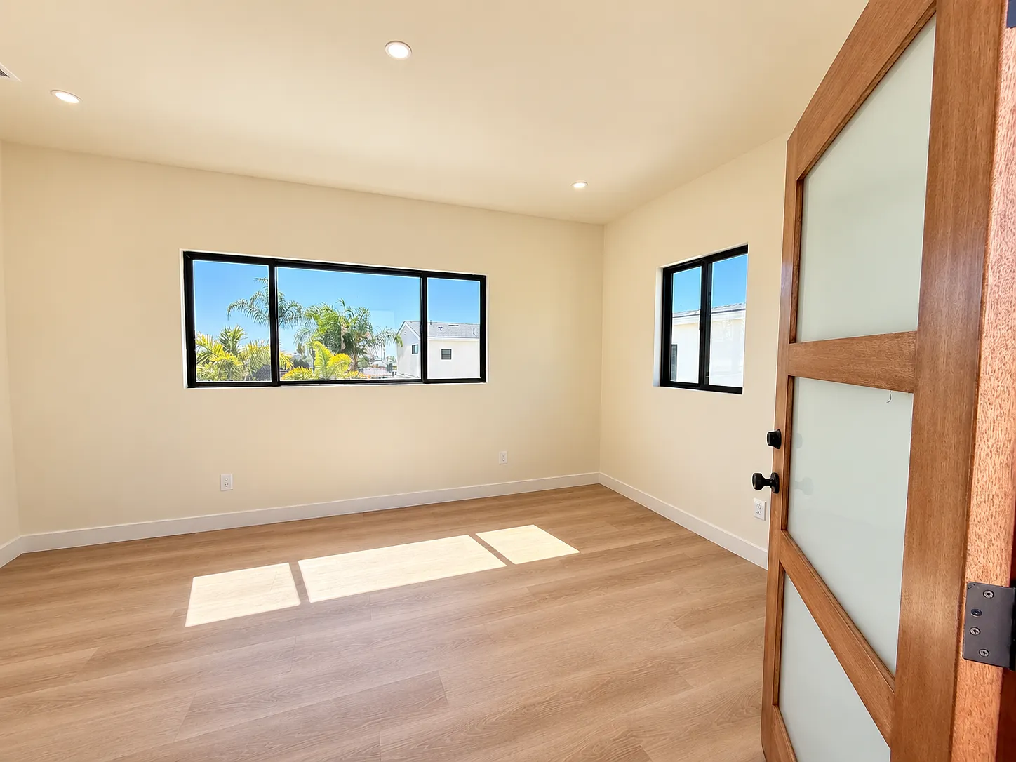 2 bed, 930 sqft, $3,240 — Photo 2