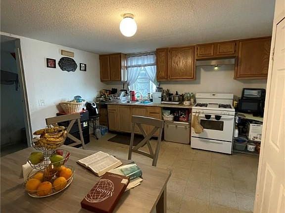 4th image of 310 W 14th St