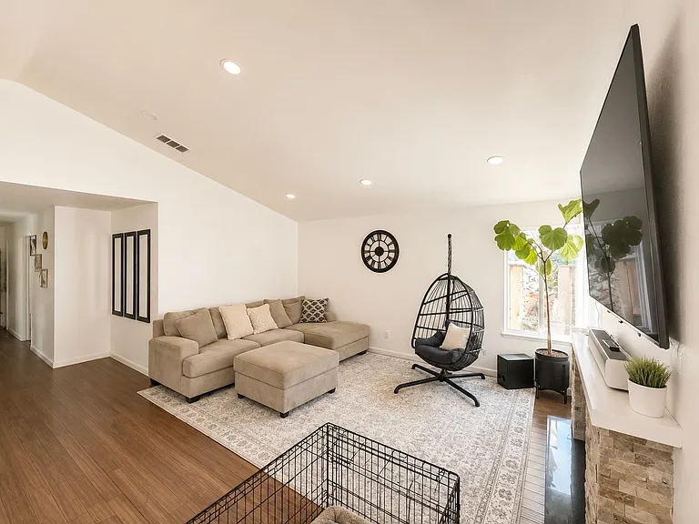 205 Pelican Loop — Photo 9