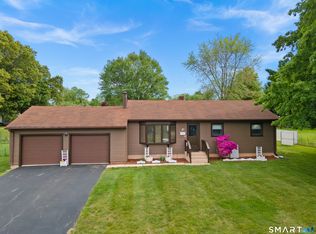 27 McIntosh Ave, Uncasville, CT 06382