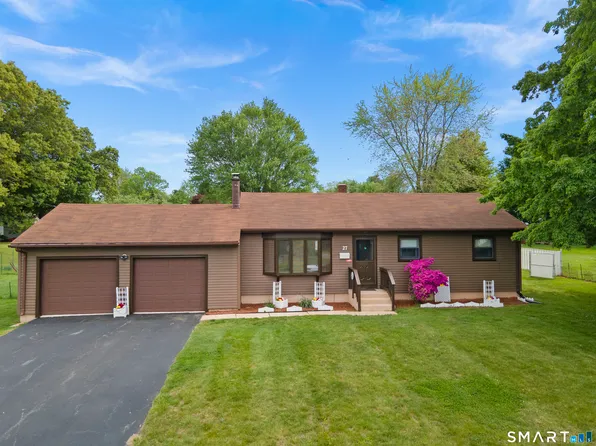 27 McIntosh Avenue, Montville, CT 06382