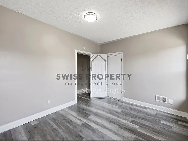 391 Saint Clair Ave — Photo 14