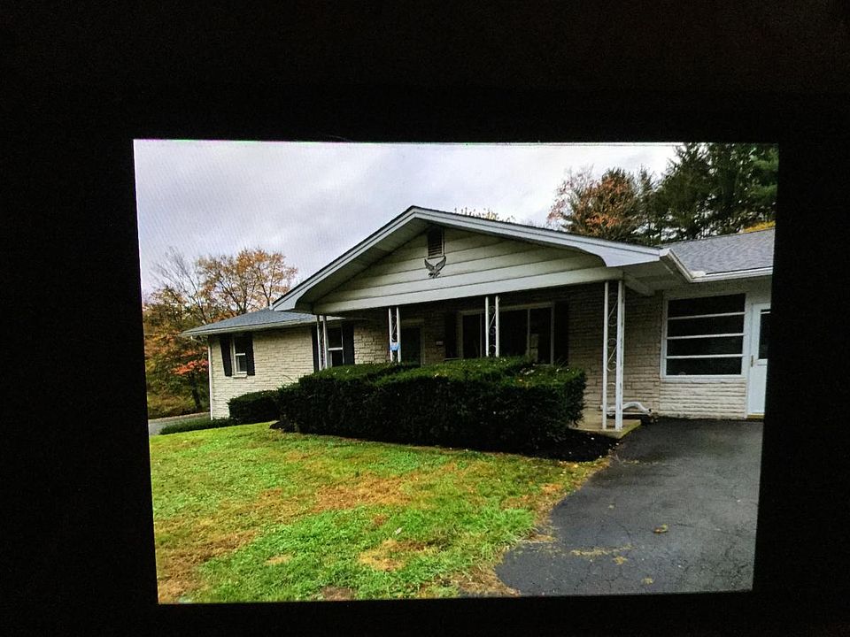 2nd image of 613 Mountain Rd