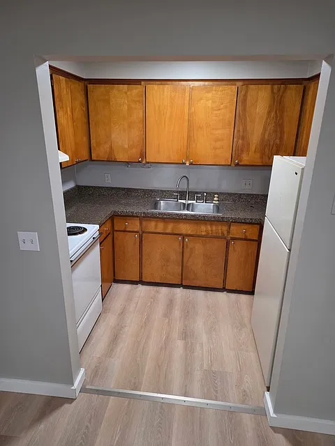 1 bed, 750 sqft, $995 — Photo 4