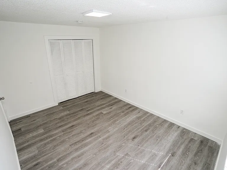 1043 NW 5th St #5 — Photo 12