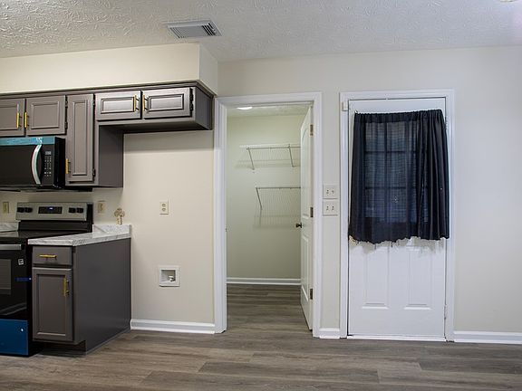 4th image of 2500 Water Oak Dr
