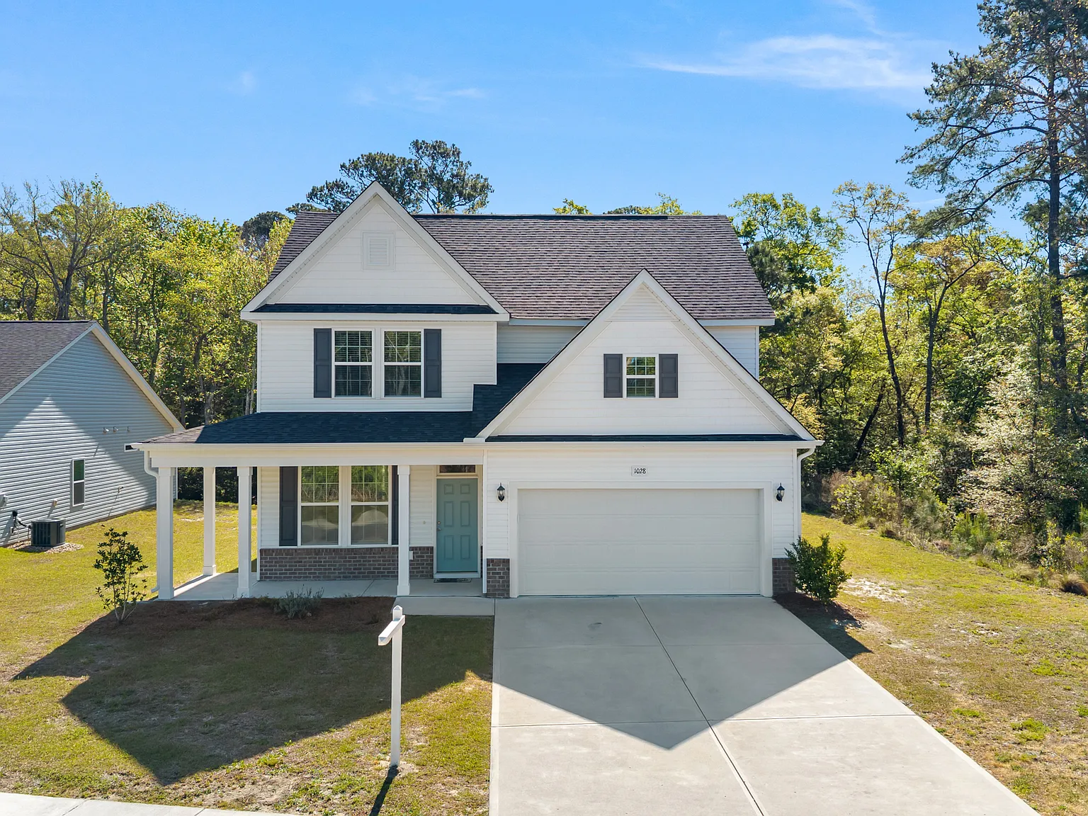 4 bed, 2.5 bath, 2418 sqft, $3,000 — Photo 1