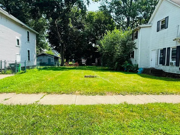 Vl 8th St NW, Barberton, OH 44203