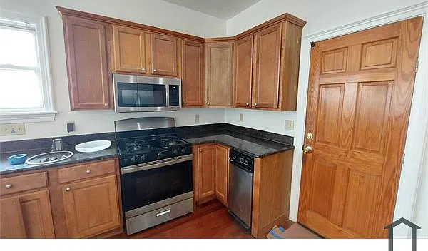 3 bed, 1024 sqft, $3,400 — Photo 4