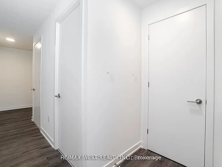 9 Tecumseth St #401 — Photo 18