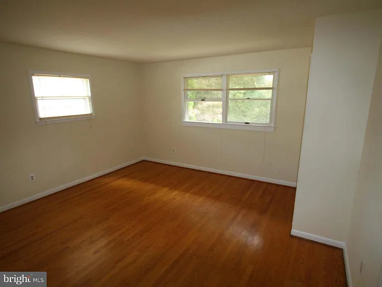 1103 Roberta Ct — Photo 9