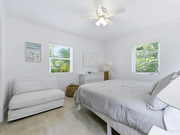 221 Princeton Dr — Photo 14