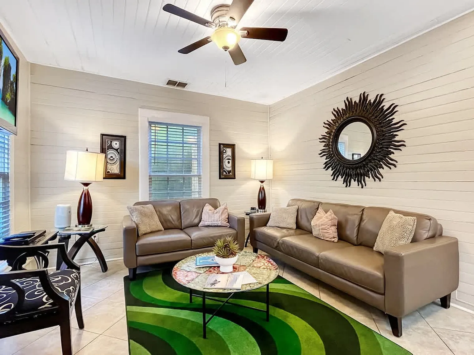 2 bed, 1.0 bath, 893 sqft, $2,874 — Photo 1
