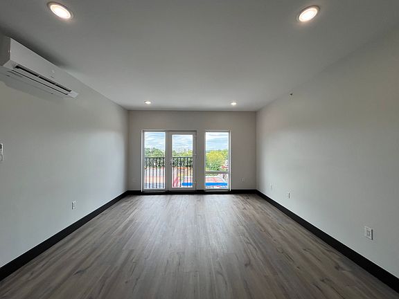 4th image of 862 Broadway #1