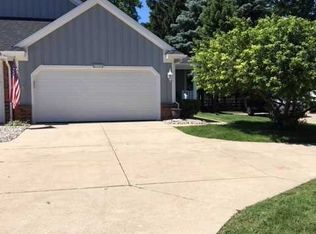 1303 Meadowlands Ct, Monroe, MI 48161
