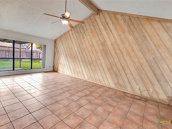 4th image of 808 Taos Dr