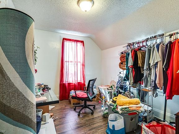 3rd image of 3001 Garden Ave