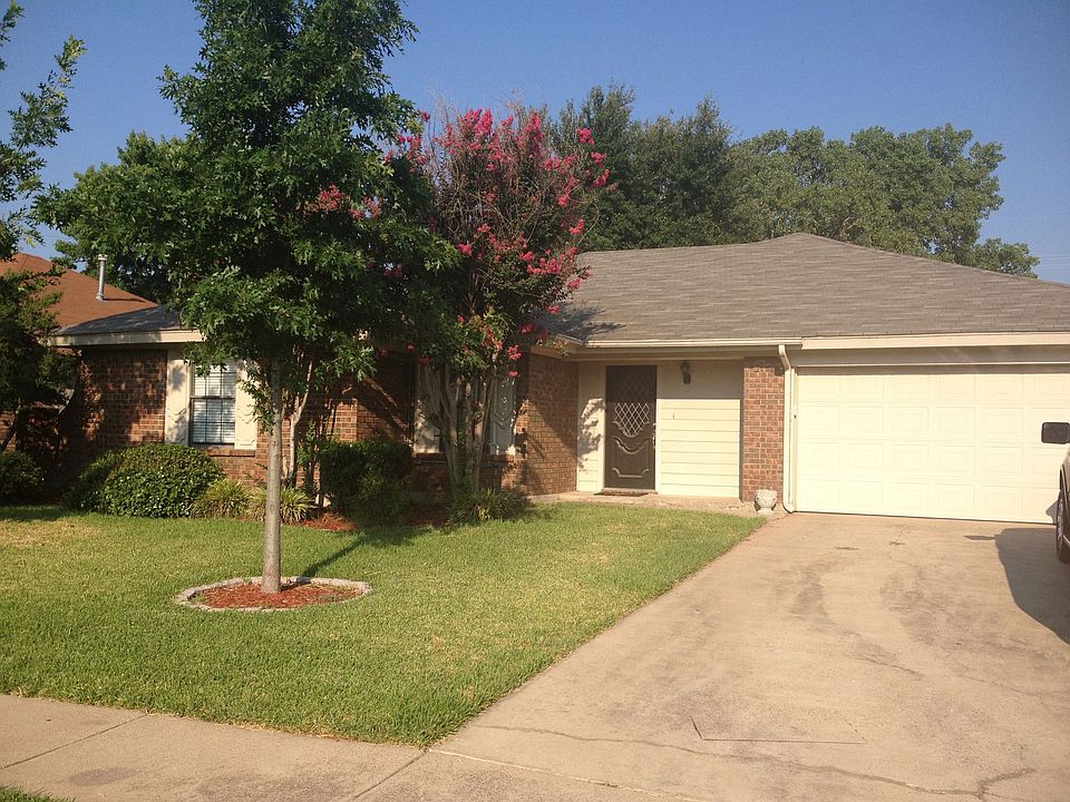 1st image of 704 W California Trl